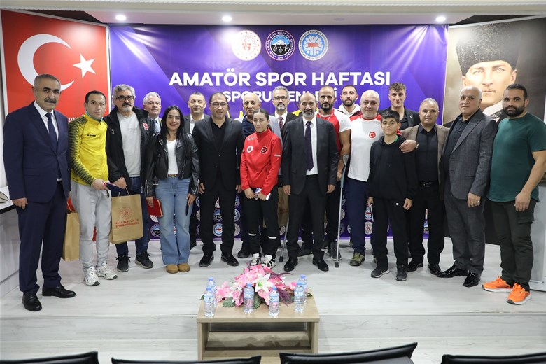 Ağrı Amatör Spor Kulüpleri Federasyonu tarafından her yıl ortaklaşa düzenlenen Amatör Spor Haftası etkinlikleri, coşkulu bir "Yılın Enleri Ödül Töreni" ile taçlandırıldı.