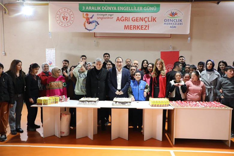 Ağrı Gençlik ve Spor İl Müdürlüğümüz ve İl Milli Eğitim Müdürlüğü iş birliği ile, 3 Aralık Dünya Engelliler Günü münasebetiyle özel bir etkinliğe imza atıldı. Ağrı Gençlik Merkezi liderleri ve gönüllü gençler, Ağrı Özel Eğitim Uygulama Okulundan engelli ö