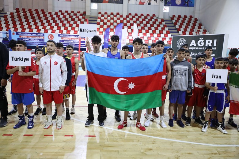 Ağrı’da düzenlenen “Boks Dostluk Turnuvası”, spor diplomasisinin ve dostluğun en güzel örneklerinden birine sahne oldu.