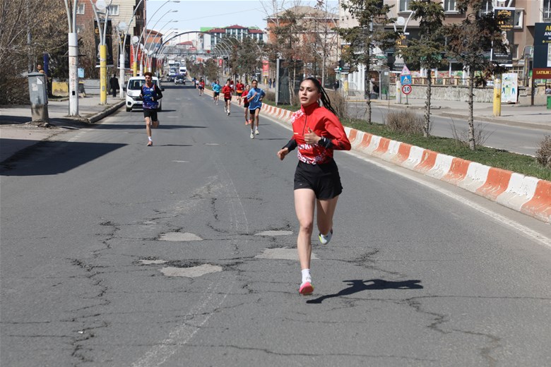 15 Nisan Ağrı’nın düşman işgalinden kurtuluşunun yıl dönümü etkinlikleri kapsamında, Ağrı Gençlik ve